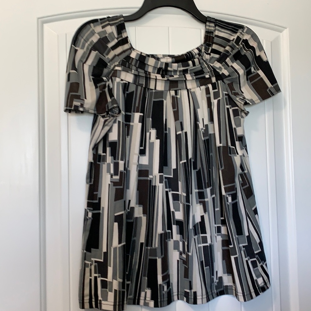 141) NEW YORK & COMPANY Black Off White Gray Shirt, Size M